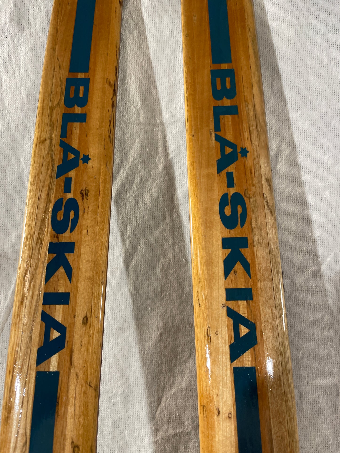 200cm Blå Skia Wood Nordic Racing Skis - Hickory Base - Completely Restored - Originally Sold by Eldar Hagen Oslo