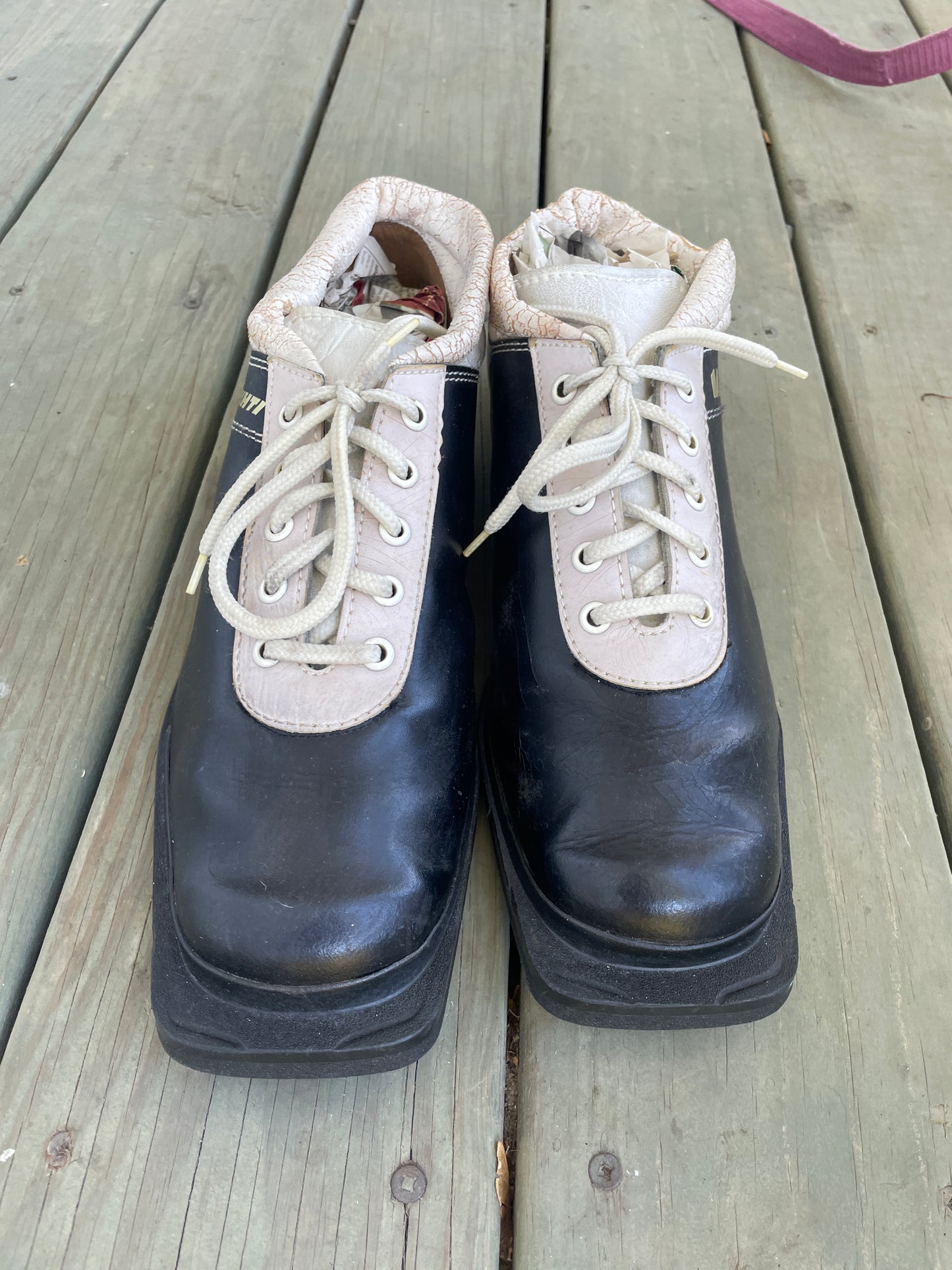 Size 44 (US Men's 10.5) Vauhti 75mm 3-Pin Cross-Country Ski Boots from Finland!!!