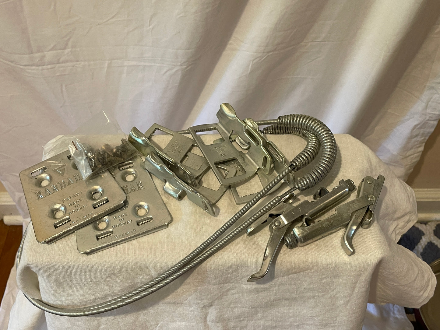 Gresvig Kandahar Cable Ski Bindings from Norway - 1960s/70 - Mod. 22002 Women's - New in Original Box!!!