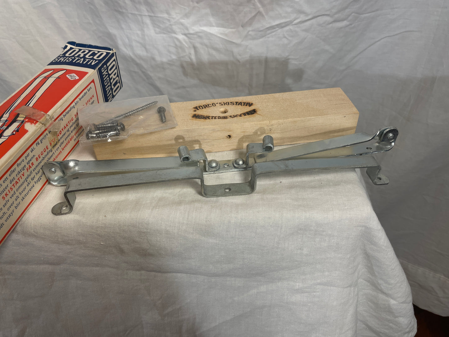 TORCO Skistativ Ski Rack - Keep Your Curves All Winter Long!!!