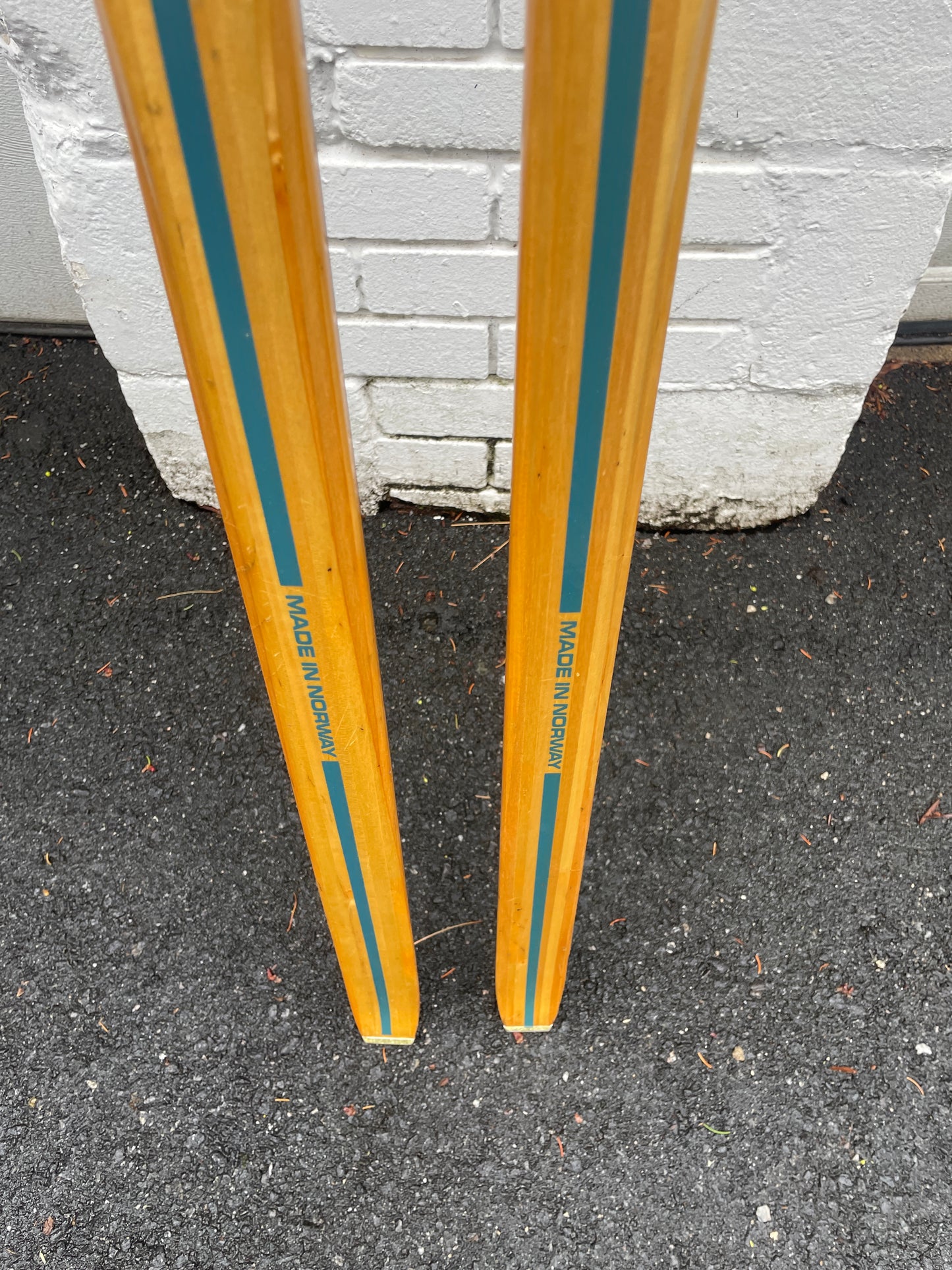 BARGAIN BIN!!! - 210cm Blå-Skia Wood Nordic Racing Skis - Low-Maintenance Base - You CAN Afford the Best!!! (not matching but who cares)