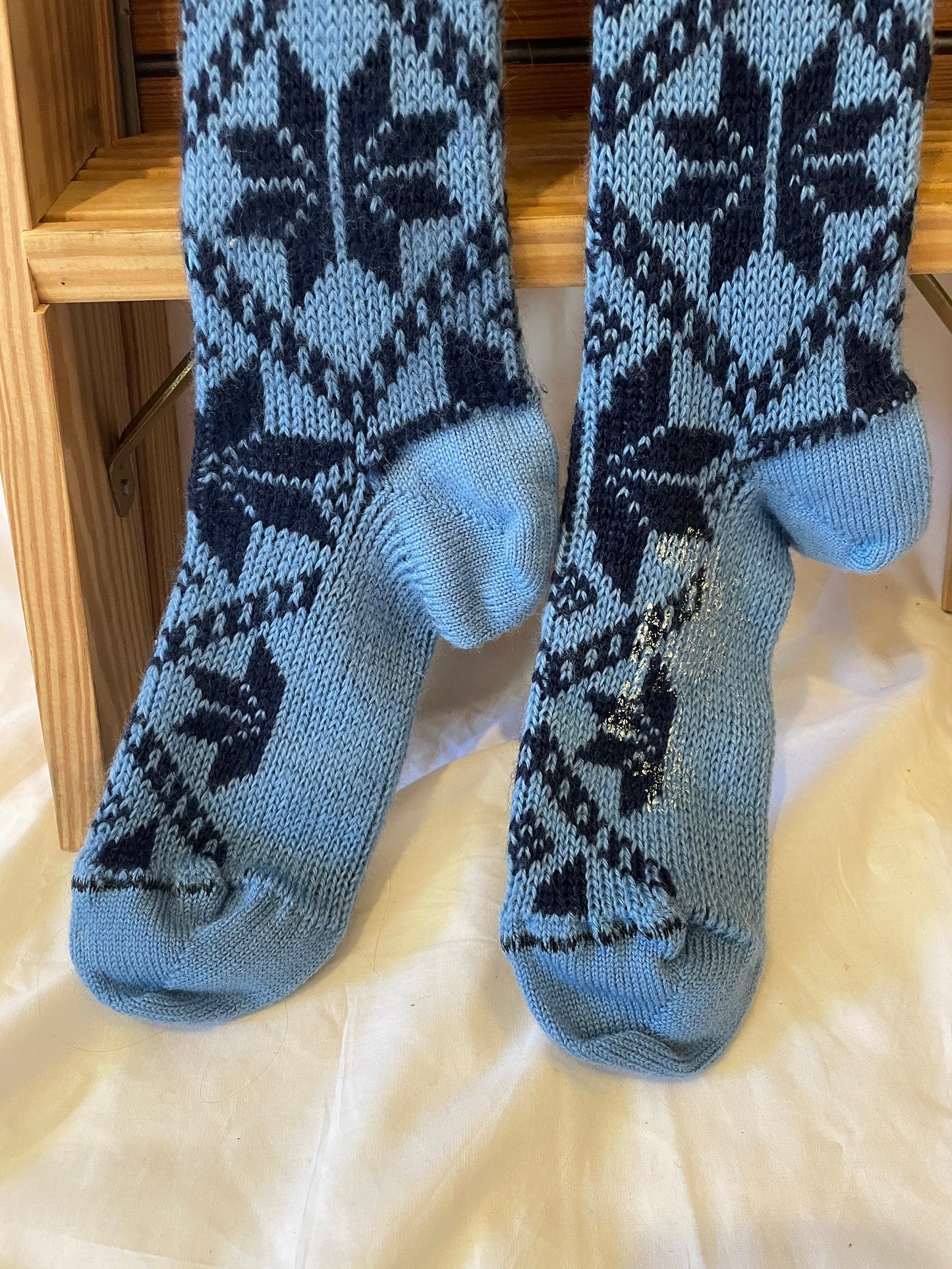 Size L/XL - Vintage "Sno-Fire" Cross-Country Ski Wool Knicker Socks by Wigwam - Light Blue with Dark Blue Snowflaky Pattern!!