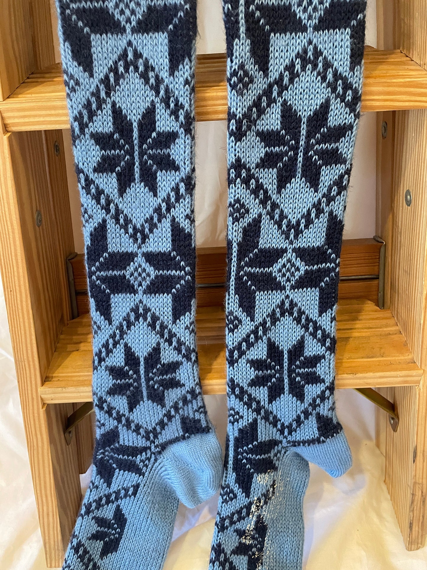 Size L/XL - Vintage "Sno-Fire" Cross-Country Ski Wool Knicker Socks by Wigwam - Light Blue with Dark Blue Snowflaky Pattern!!