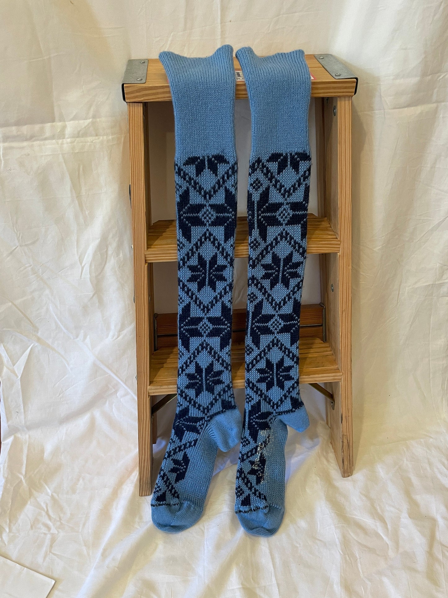 Size L/XL - Vintage "Sno-Fire" Cross-Country Ski Wool Knicker Socks by Wigwam - Light Blue with Dark Blue Snowflaky Pattern!!