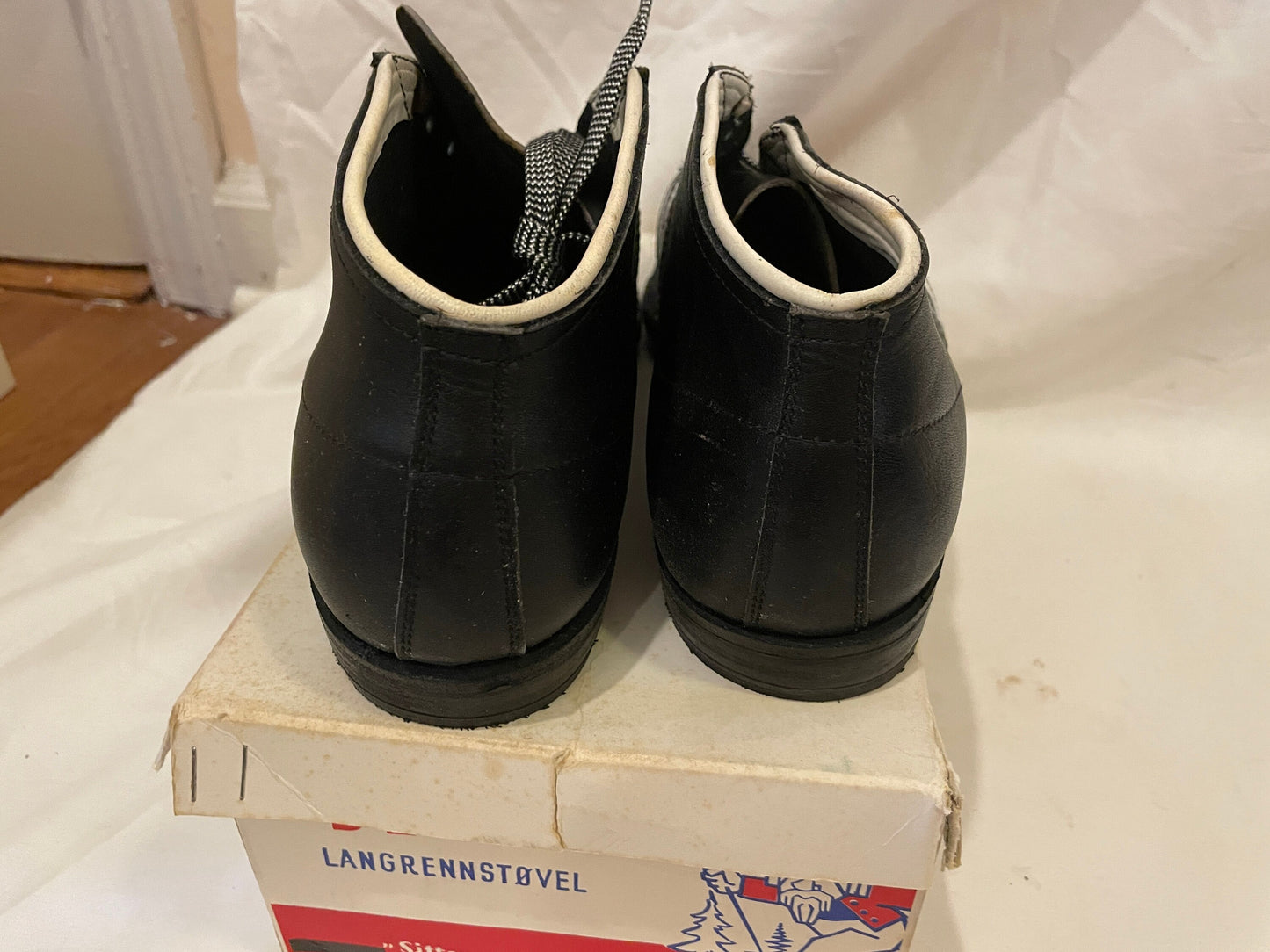 Size 41 (US Men's 8) Jette of Norway Late 1960s ALL LEATHER Cross-Country Ski Boots - New Old Stock - New New New