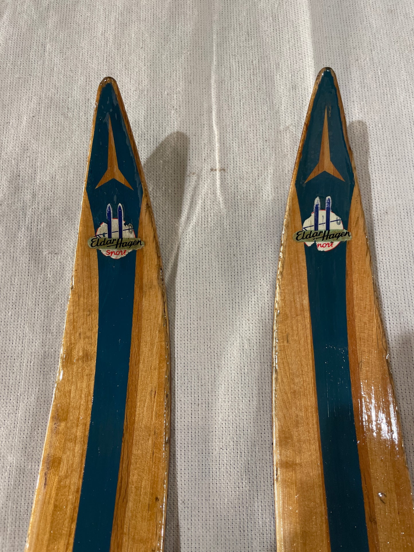 200cm Blå Skia Wood Nordic Racing Skis - Hickory Base - Completely Restored - Originally Sold by Eldar Hagen Oslo