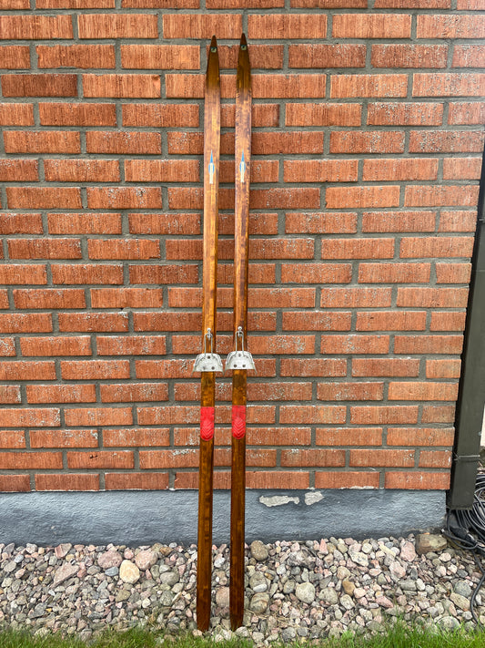 205cm Karhu "Erikoiskilpa" Wood Cross-Country Racing Skis - Beautiful Natural Color