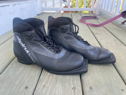 Size 43 (US Men's 9.5-10) Alpina High Cuff "Blazer" 75mm 3-Pin Cross-Country Ski Boots - DEAL!!!