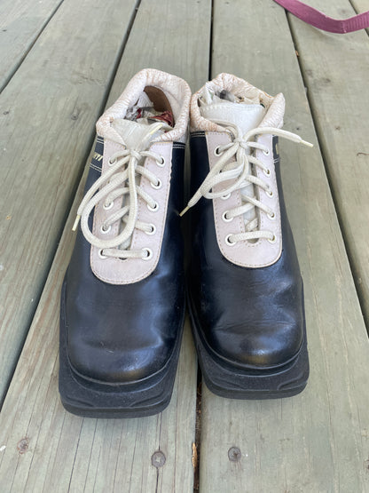 Size 44 (US Men's 10.5) Vauhti 75mm 3-Pin Cross-Country Ski Boots from Finland!!!