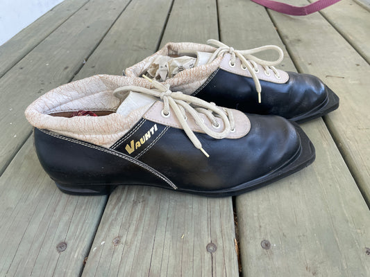 Size 44 (US Men's 10.5) Vauhti 75mm 3-Pin Cross-Country Ski Boots from Finland!!!