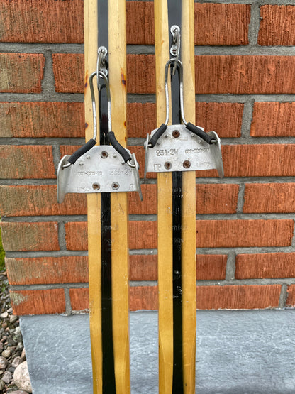 210cm Tallinn "Eksperimentaal Dünamo" 1980s Wood Cross-Country Skis - from USSR!!!