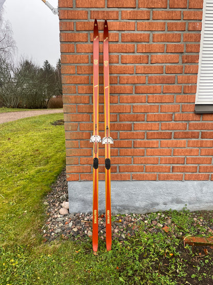 BARGAIN BIN!!! - 210cm Peltonen "Erikoiskilpa" Cross-Country Racing Skis - Late 1960s - Lighter Than Air!!!