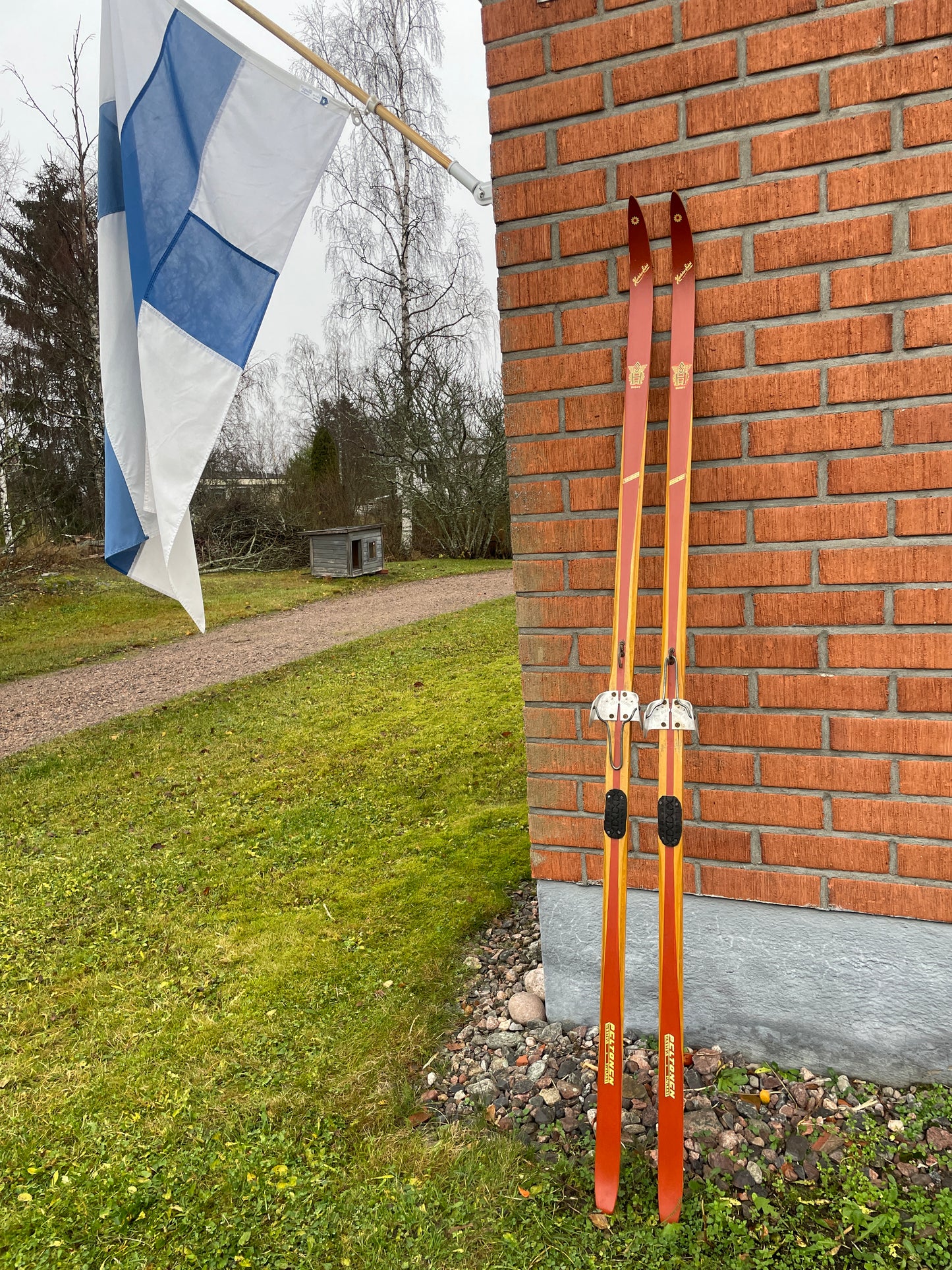 BARGAIN BIN!!! - 210cm Peltonen "Erikoiskilpa" Cross-Country Racing Skis - Late 1960s - Lighter Than Air!!!