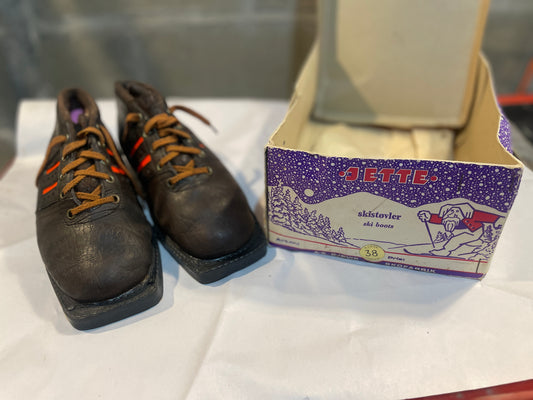Size 38 (US Women's 7.5) Jette of Norway Early 70s 75mm Cross-Country Ski Boots - Great Condition! - Original Box!