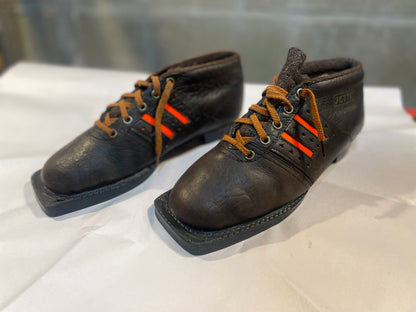Size 38 (US Women's 7.5) Jette of Norway Early 70s 75mm Cross-Country Ski Boots - Great Condition! - Original Box!