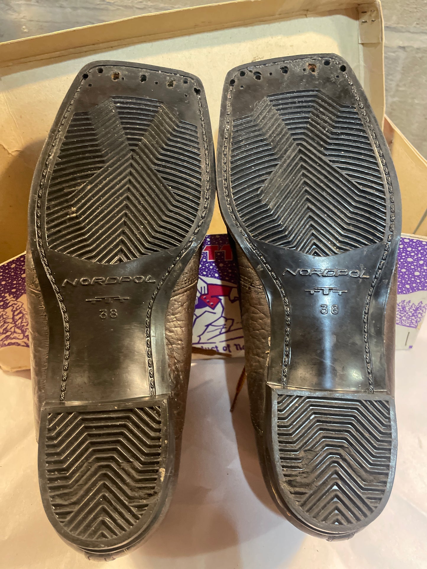 Size 38 (US Women's 7.5) Jette of Norway Early 70s 75mm Cross-Country Ski Boots - Great Condition! - Original Box!