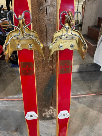210cm Toppen Hallgeir Brenden "Balsa-Lett" Wood Cross-Country Racing Skis - RARE RED COLOUR - early 1970s, from Norway!!!!!!