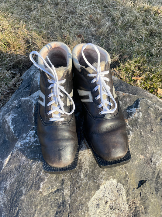 Size 44 (US Men's 10.5) Alfa Cross-Country Ski Touring Ski Boots - 75mm - Great Condition!