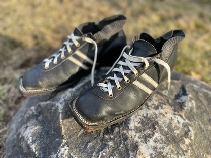 Size 43 (US Men's 9.5/10) 1960s Finnish Cross-Country Skiing Racing Boots - All Leather!!!!