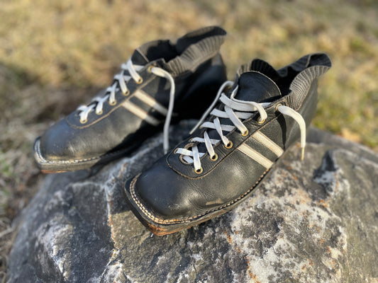 Size 43 (US Men's 9.5/10) 1960s Finnish Cross-Country Skiing Racing Boots - All Leather!!!!
