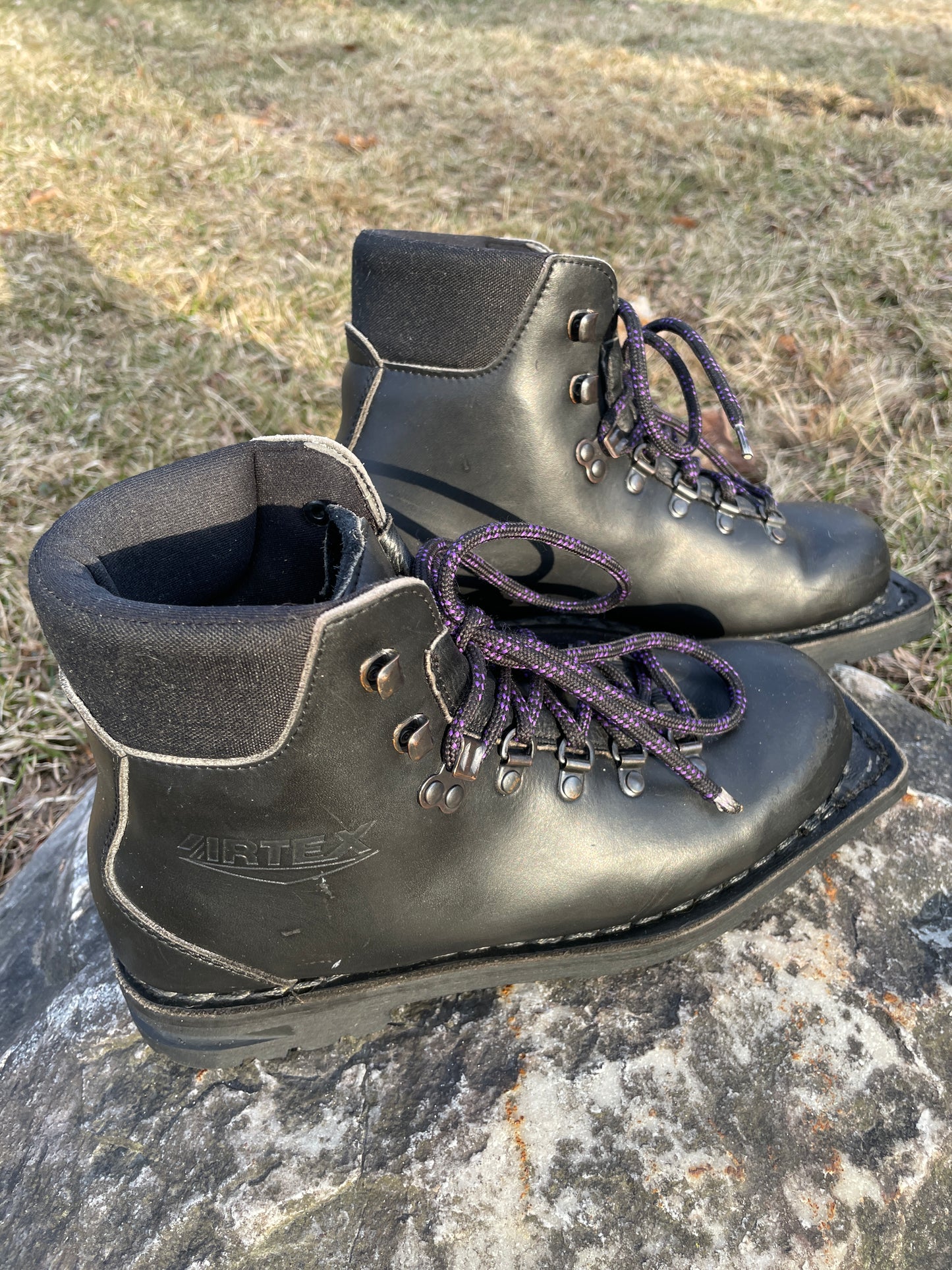 Size 39 (US Women's 8/8.5) Leather Artex 75mm 3-Pin Telemark Boots