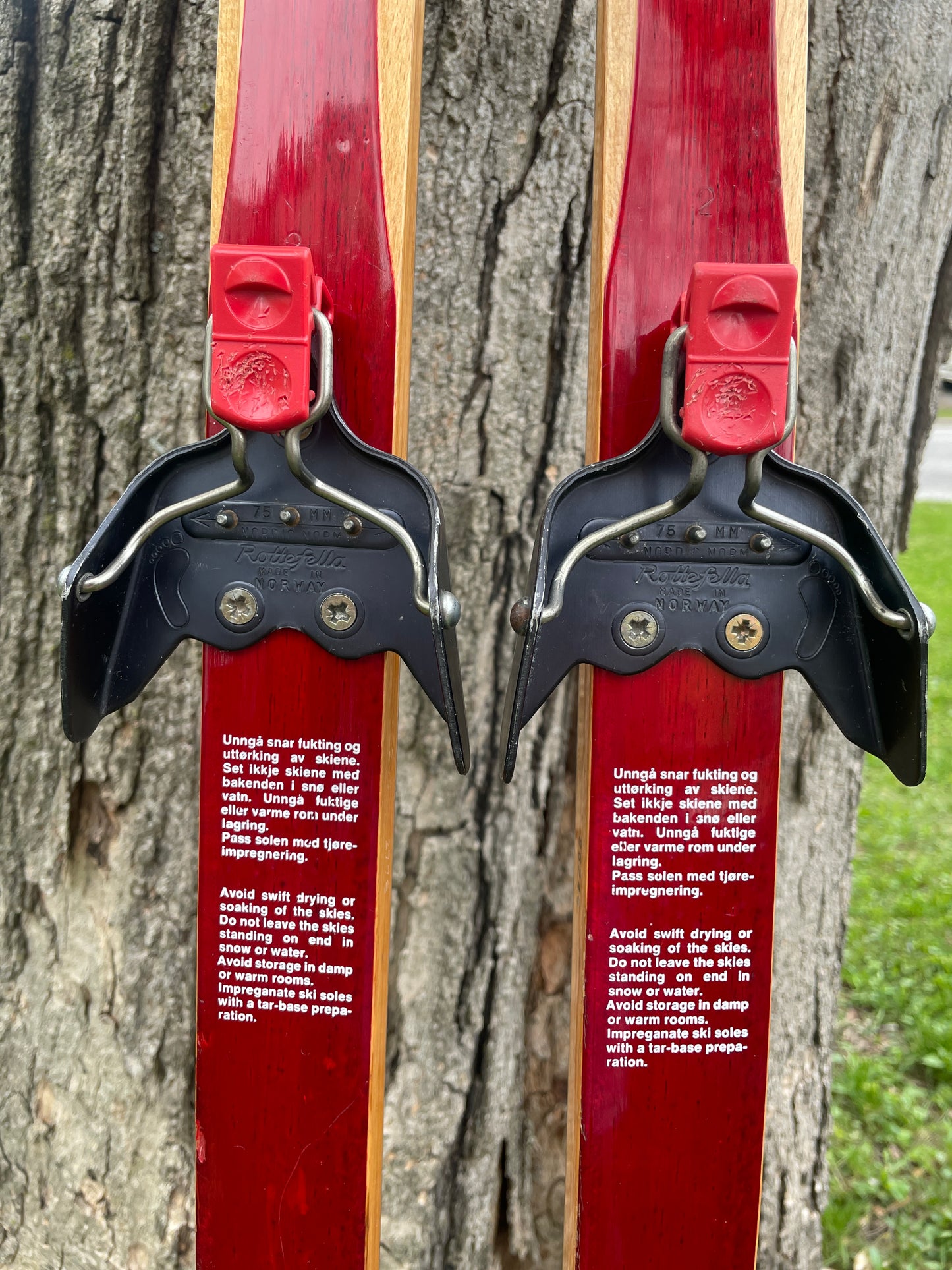 205cm Åsnes of Norway "Tur-Langrenn" 1970s Cross-Country Touring Skis - Lovely Red Color!!!