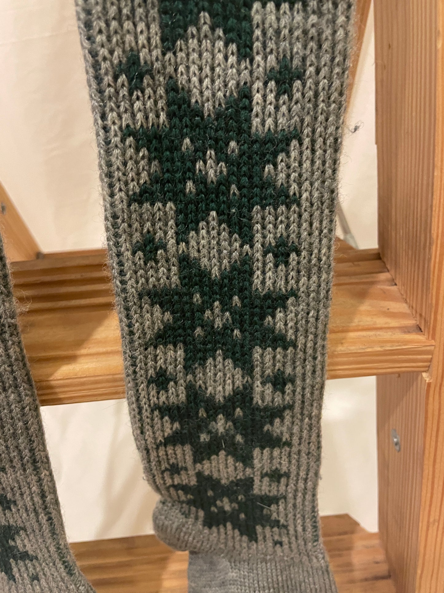 Size L - Vintage Cross-Country Ski Wool Knicker Socks - Grey with Green Snowflakes!