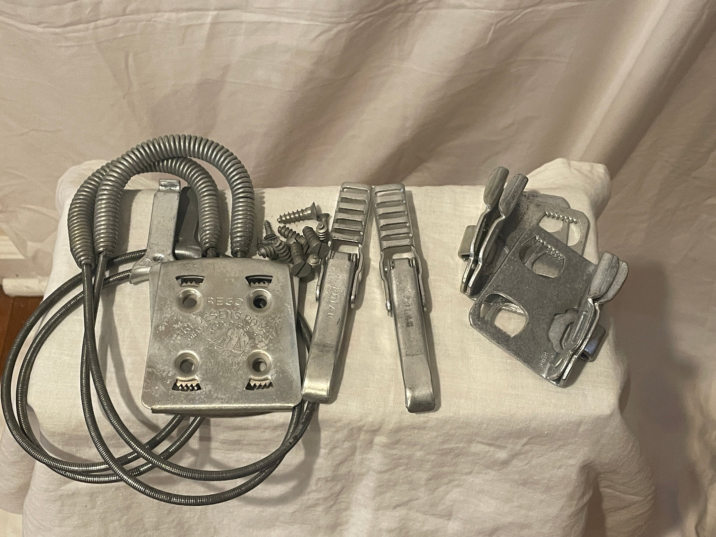 Bredesen & Jørgensen "Polar" Cable Ski Bindings from Norway - 1960s - Men's Size - New in Original Box!!!