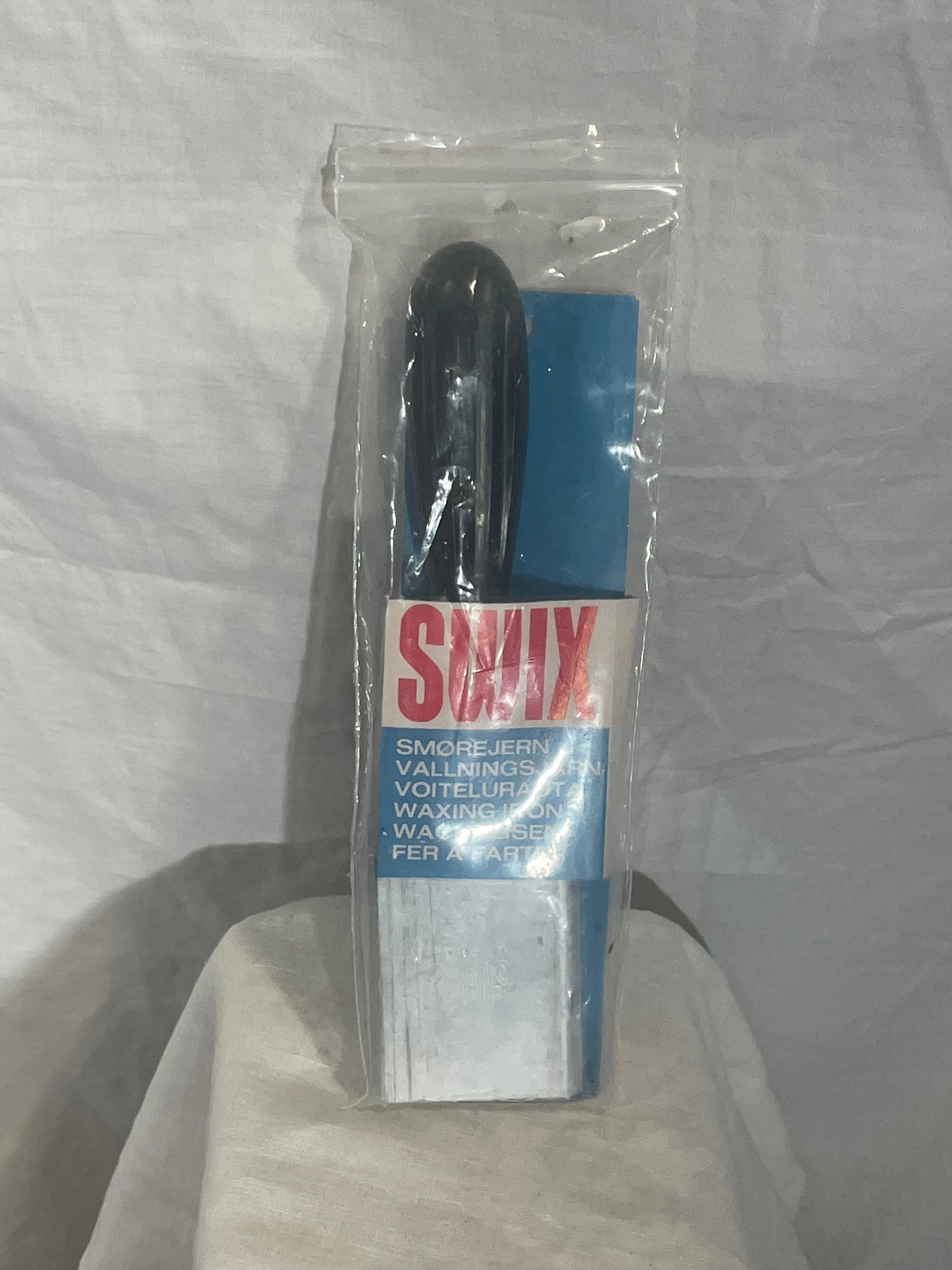 Swix Ski Waxing Hand Iron - Beautiful Plastic Handle!  Original Packaging!