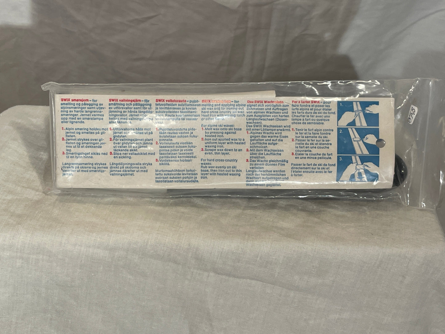 Swix Ski Waxing Hand Iron - Beautiful Plastic Handle!  Original Packaging!