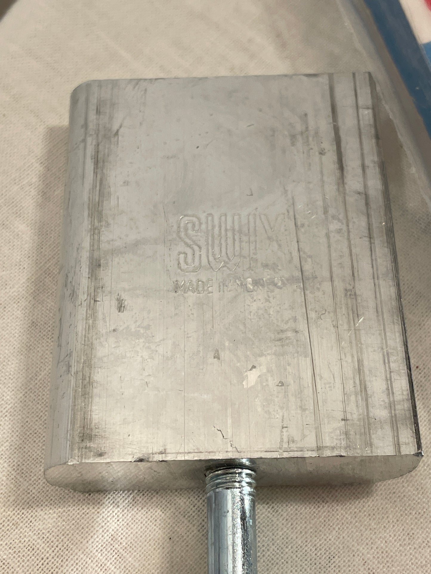 Swix Ski Waxing Hand Iron - Beautiful Plastic Handle!  Original Packaging!