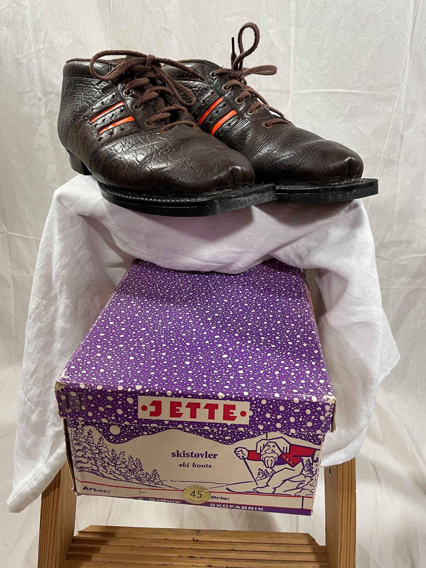 Size 45 (US Men's 11.5) Jette of Norway Early 70s 75mm Cross-Country Ski Boots - Almost New! - Original Box!
