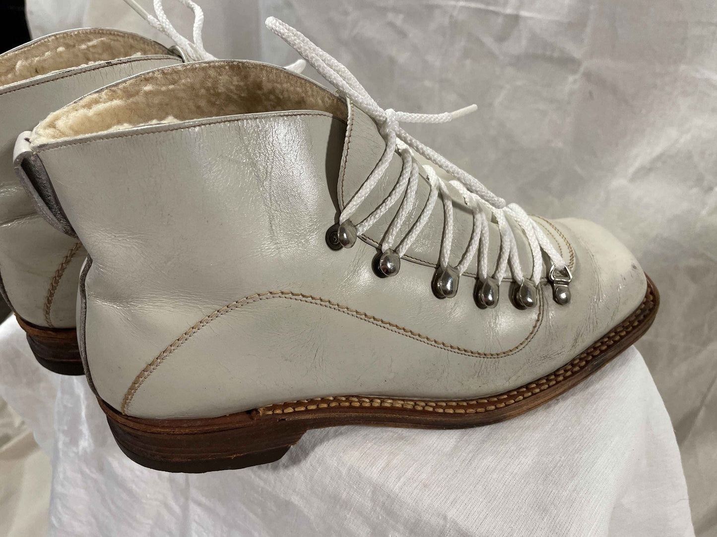 Size 39 (US Women's 8/8.5) - 1960s Vintage Ski Boots - Barely Used - Made in Finland, Bought in Finland!