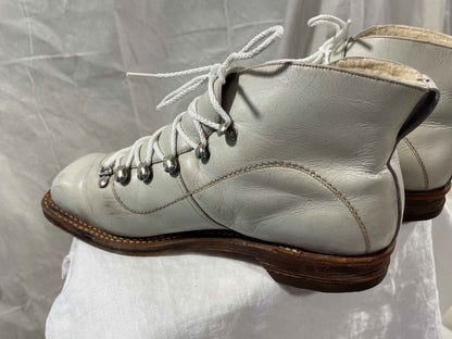 Size 39 (US Women's 8/8.5) - 1960s Vintage Ski Boots - Barely Used - Made in Finland, Bought in Finland!