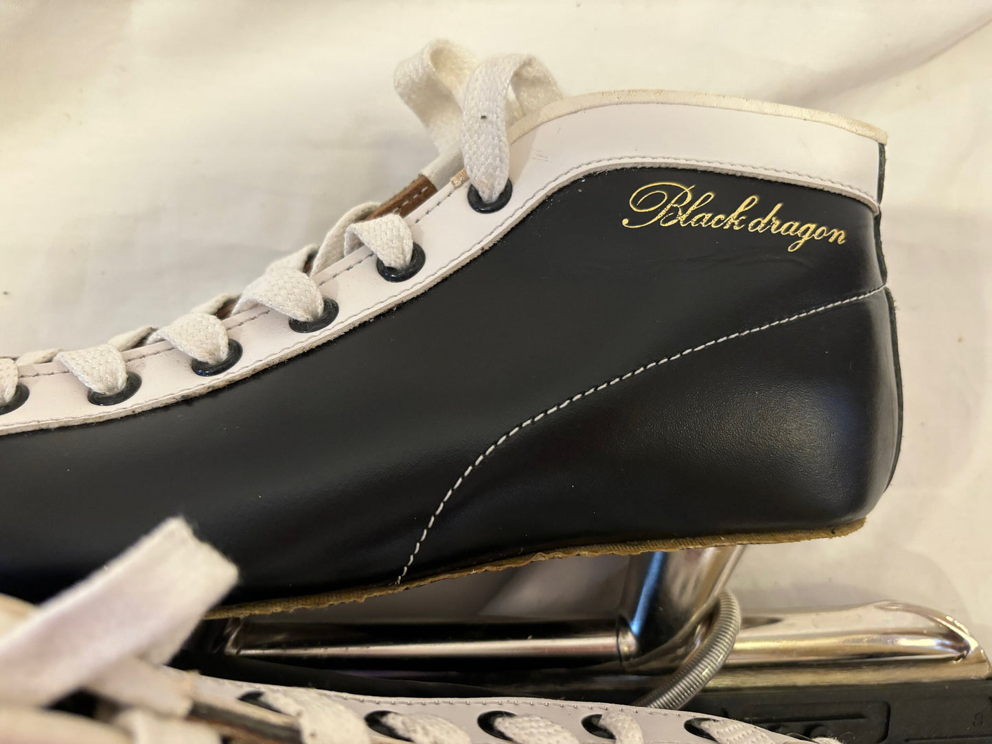 Sz 34 (US Women's 4) "Black Dragon" Speed Skates