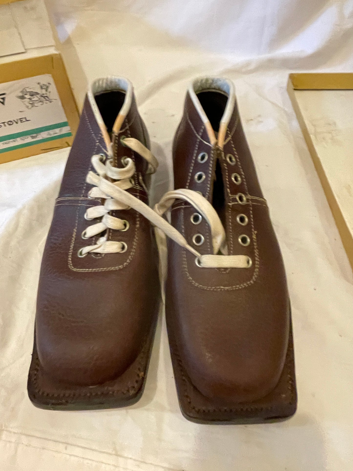 Size 42 (US Men's 8.5/9) Gresvig of Oslo 1960s ALL LEATHER Cross-Country Ski Boots - New Old Stock - New New New