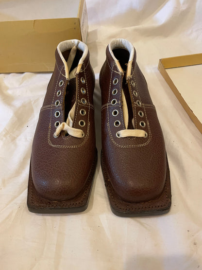 Size 38 (US Women's 7.5) Gresvig of Oslo 1960s ALL LEATHER Cross-Country Ski Boots - New Old Stock - New New New