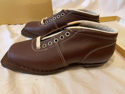 Size 38 (US Women's 7.5) Gresvig of Oslo 1960s ALL LEATHER Cross-Country Ski Boots - New Old Stock - New New New