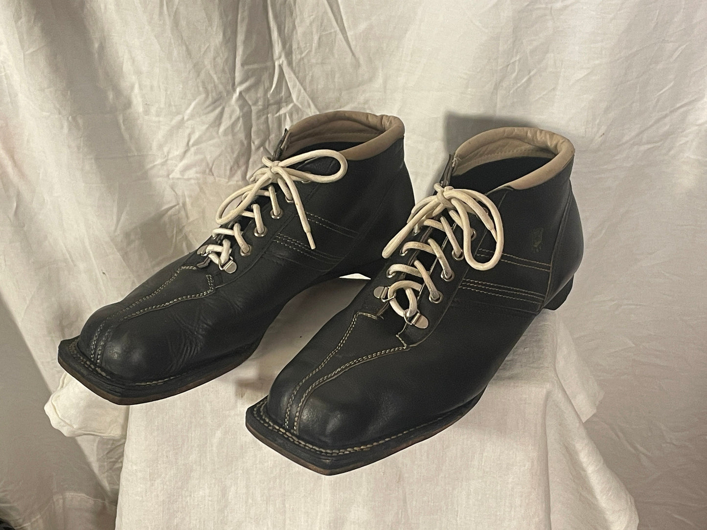 Size 45 (US Men's 11.5) - 1960s Hirvi of FINLAND All-Leather Cross-Country Ski Boots