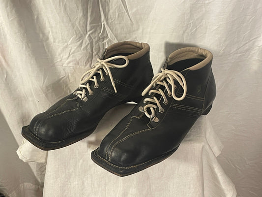 Size 45 (US Men's 11.5) - 1960s Hirvi of FINLAND All-Leather Cross-Country Ski Boots
