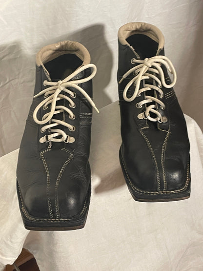 Size 45 (US Men's 11.5) - 1960s Hirvi of FINLAND All-Leather Cross-Country Ski Boots